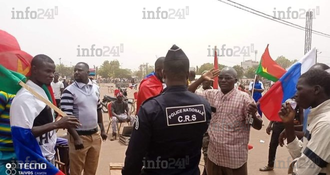 Burkina Faso : Des manifestants demandent « l’annulation des accords coloniaux en matière de défense »
