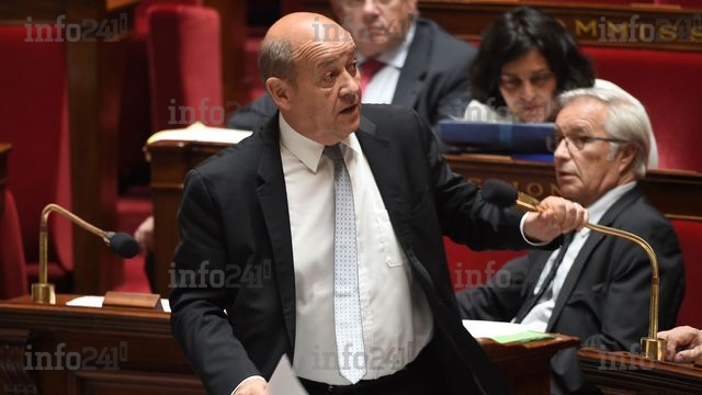 EXCLUSIF : « La France continue de suivre avec attention la situation au Gabon », selon Le Drian