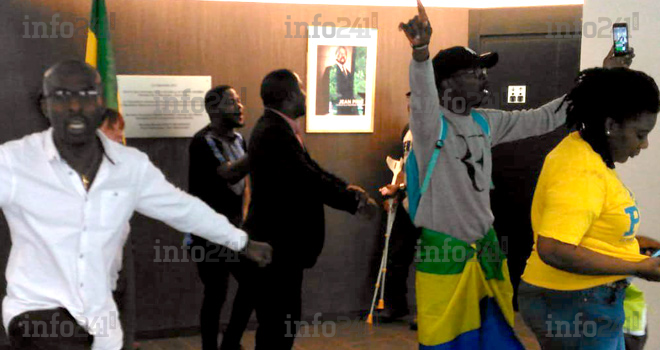 Des résistants gabonais s’introduisent dans leur ambassade à Paris pour « destituer » Ali Bongo