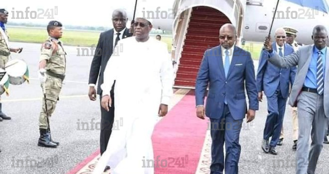 Le président sénégalais accueilli au Gabon par... le ministre des Sports !